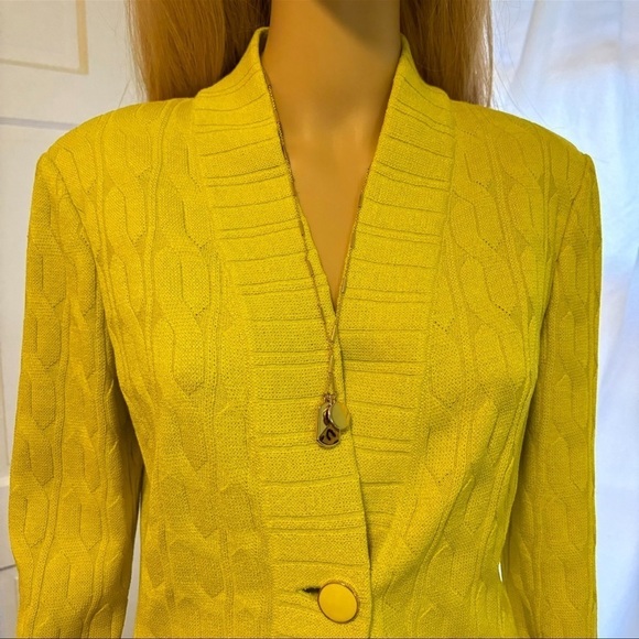 ST. JOHN HARVEST GOLD SWEATER SET FROM THE RESORT COLLECTION SIZE SMALL - Picture 1 of 12